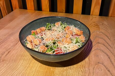 Салат Цезарь с курицей