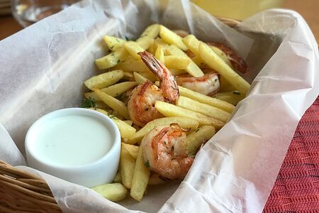 Креветки с хрустящим картофелем