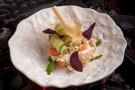 Австрийский салат с малосольной форелью