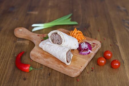 Люля-кебаб из свинины в лаваше