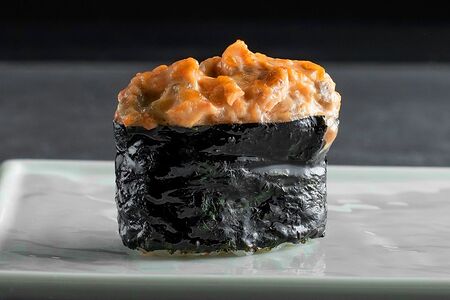 Гункан запеченный Спайси-лосось