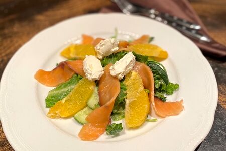 Салат с семгой и апельсином
