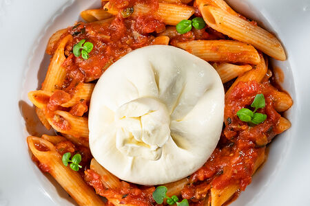 Пенне аррабиата с бурратой