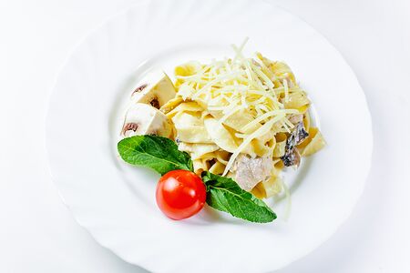 Паста с куриной грудкой и грибами