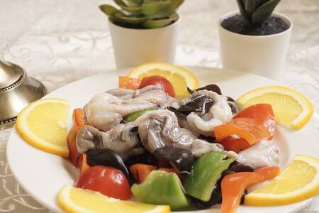 Салат молодые осьминожки с овощами