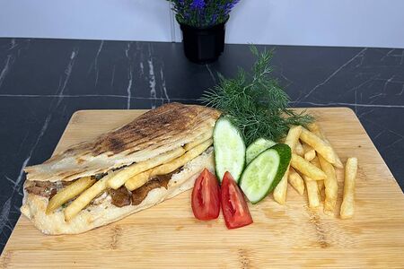 Мясная шаверма из говядины в булочке