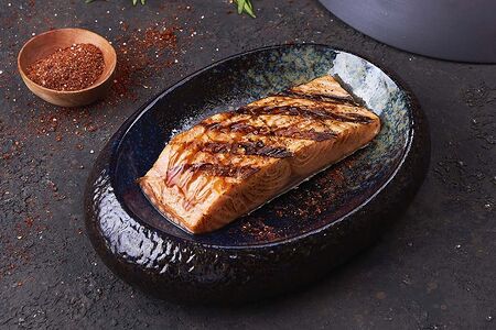 Семга на гриле в фирменных специях