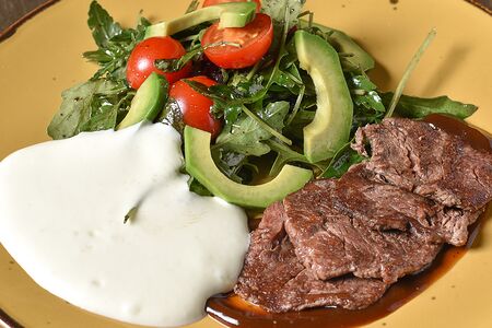 Салат с говядиной