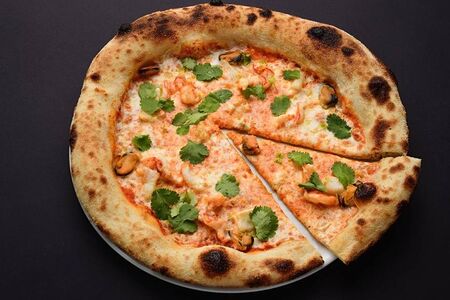 Пицца с морепродуктами средняя