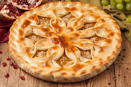 Пирог с грушей и грецкими орехами