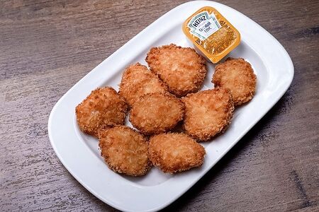 Стрипсы с сырным соусом