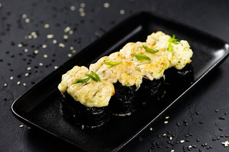 Гункан запеченный креветка