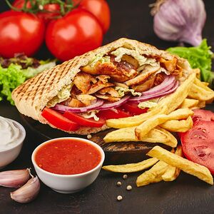 Фирменный гиро в лепёшке с картофелем фри