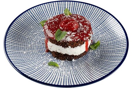 Шоколадный бисквит с клубникой