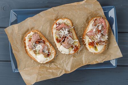 Фирменные бутерброды с ростбифом