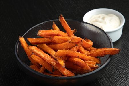 Батат фри с соусом блю чиз