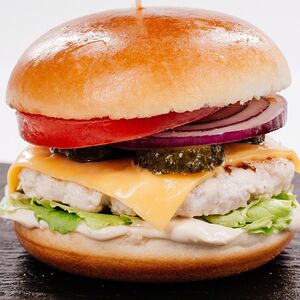 Чикен бургер с беконом