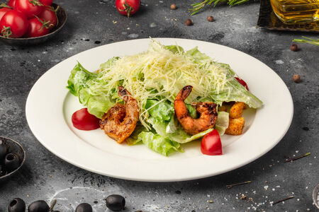 Салат Цезарь с креветками