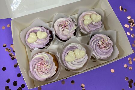 Капкейки сиреневые для девушки