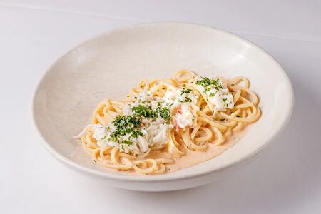 Лингвини с крабом в сливочно-томатном соусе