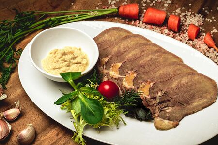 Язык отварной с хреном