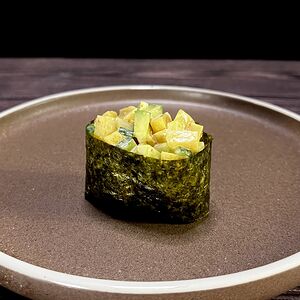 Гункан огурец-такуан