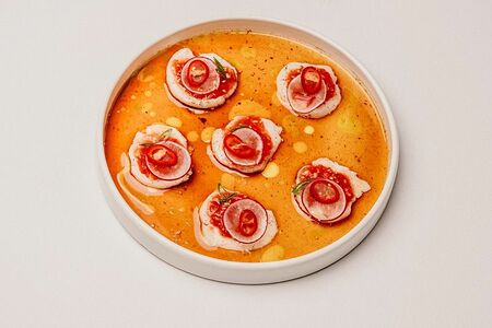 Татаки из гребешка с томатным пюре