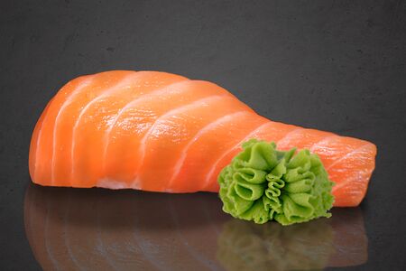 Суши с лососем