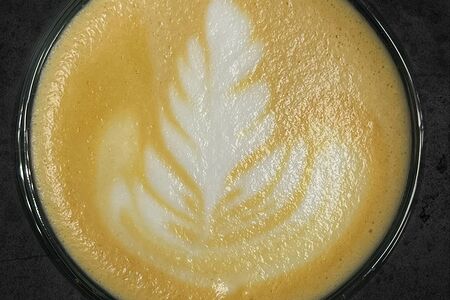 Раф с малиной и белым шоколадом