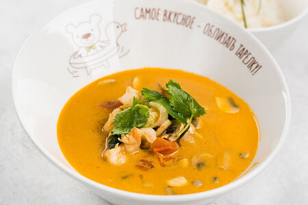 Том ям с морепродуктами на кокосовом молоке