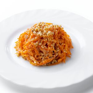 Салат из моркови с орехами