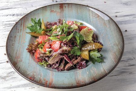 Теплый салат с куриной печенью