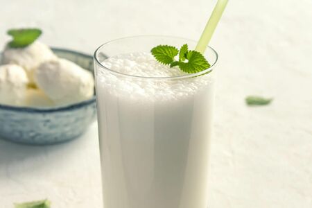 Коктейль молочный ванильный