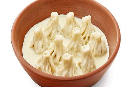 Мини-хинкали с курицей в сырном соусе