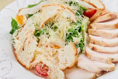 Салат в стиле Цезарь