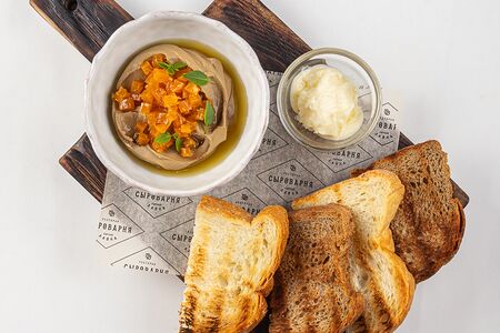 Паштет из куриной печени с тыквенным конфитюром