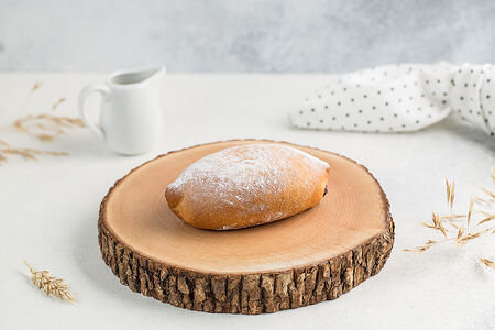 Пирожок с вишней