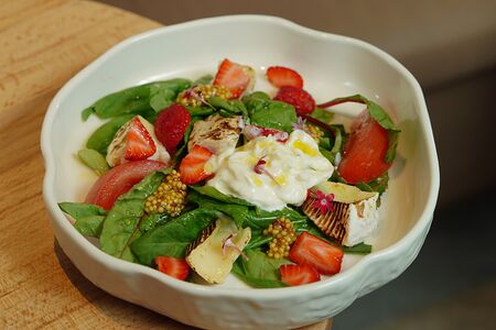 Салат камамбер