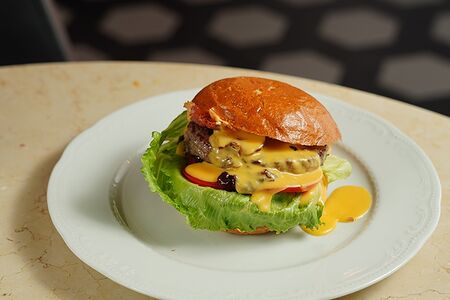 Чизбургер с беконом