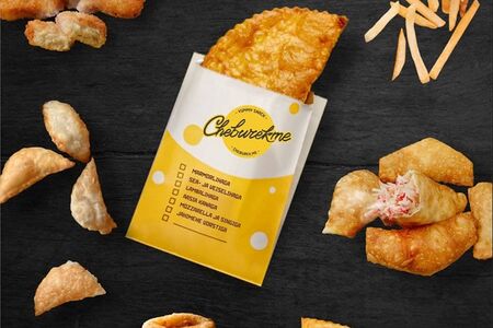 Чебурек с крабом и моцареллой