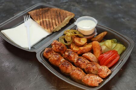 Гиропорция из куриного люля-кебаба