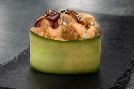 Гункан с угрем