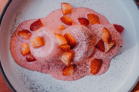 Сырники с малиновым соусом