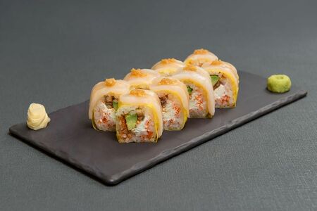 Ролл с гребешком