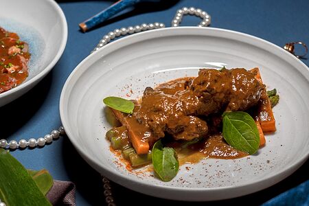 Телячьи щечки в соусе карри