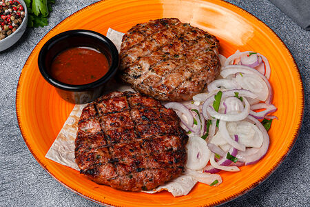 Бифштекс из свинины с сыром