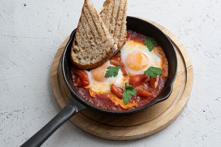 Шакшука с овощами в томатном соусе