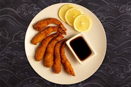 Креветки темпурные с соусом 