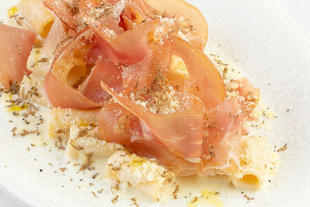 Ригатони с пармской ветчиной