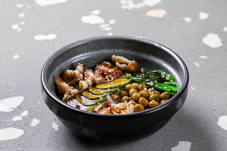 Поке с кальмаром